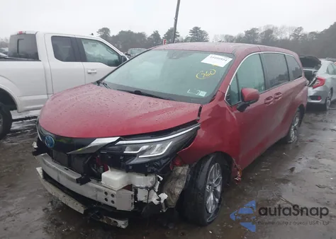 2021 Toyota Sienna Le z USA, uszkodzony, nr VIN 5TDKRKEC6MS046707